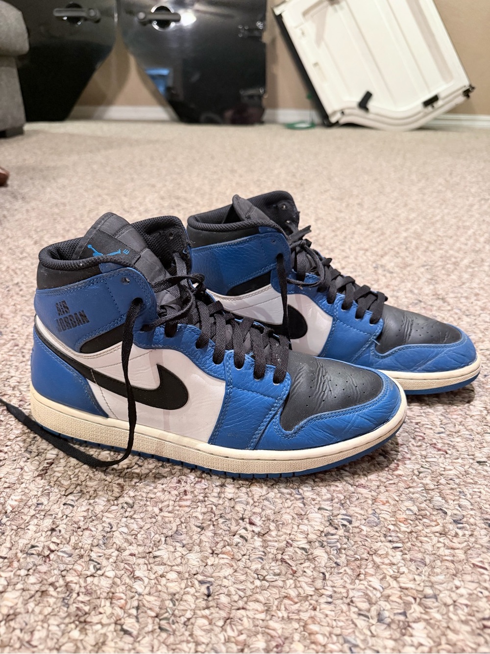 Nike Air Jordan 1 Retro Rare Sore Blue Hyper Royal Men’s Size 11
